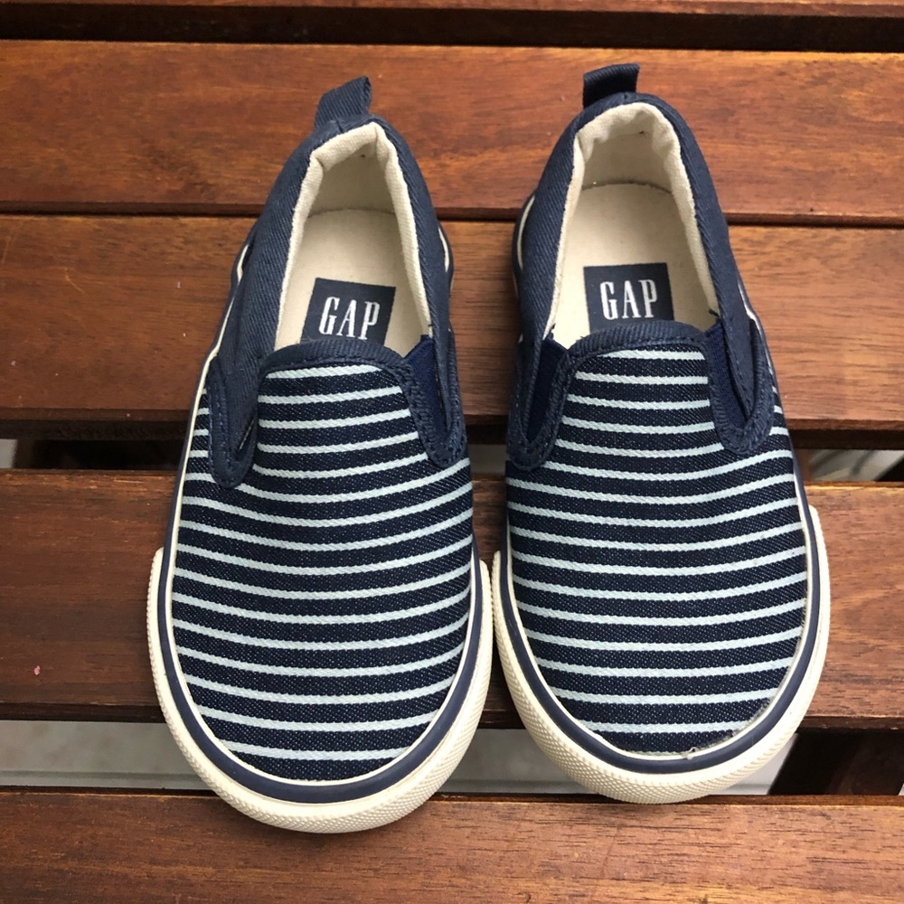 Toddler gap slip ons